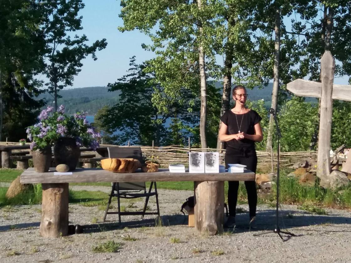 Karoline Kjeserud holder sitt flotte foredrag .