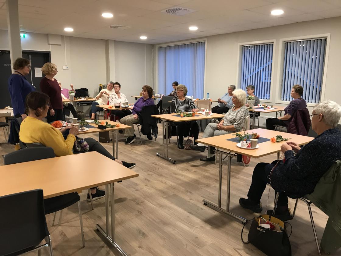 Mange hadde med strikketøy !