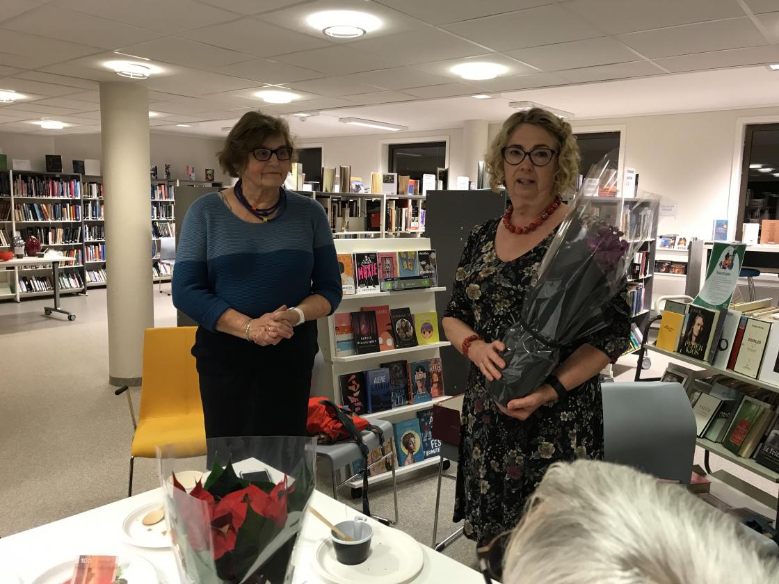 Kassereren vår, Nelly Ytterli fekk ein fin orkide som takk for flott innsats.