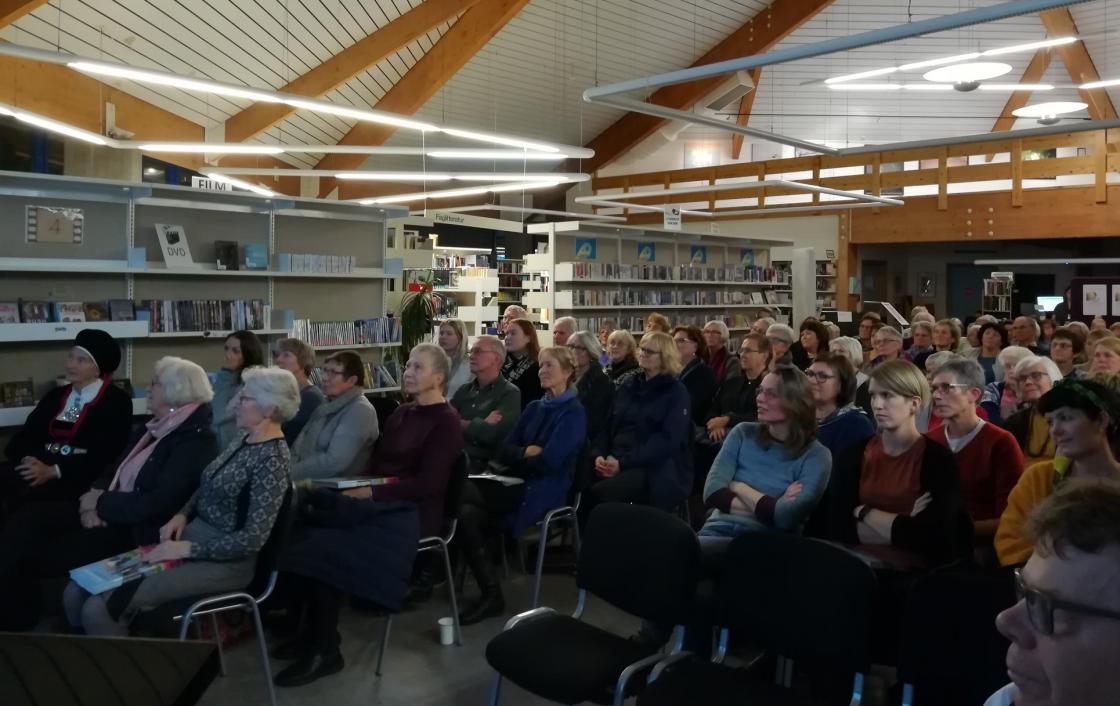 Mange hadde funne vegen til boklanseringa