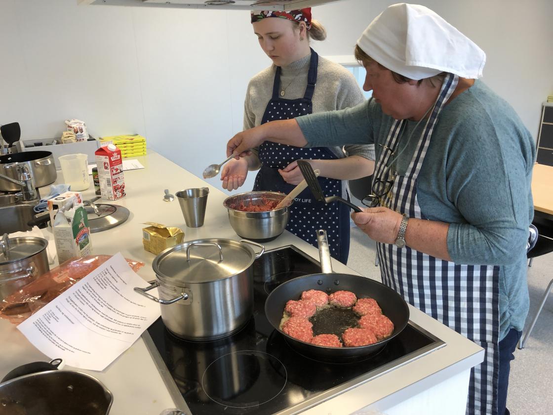 Kjøttkakene må ikke være for små