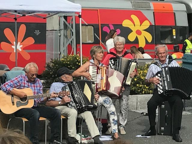 Flotte og musikalske innslag fra bygda