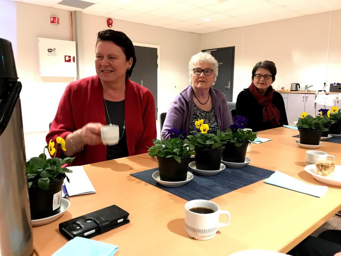 Klar for åresal ! Vårblomster  som gevinstar.