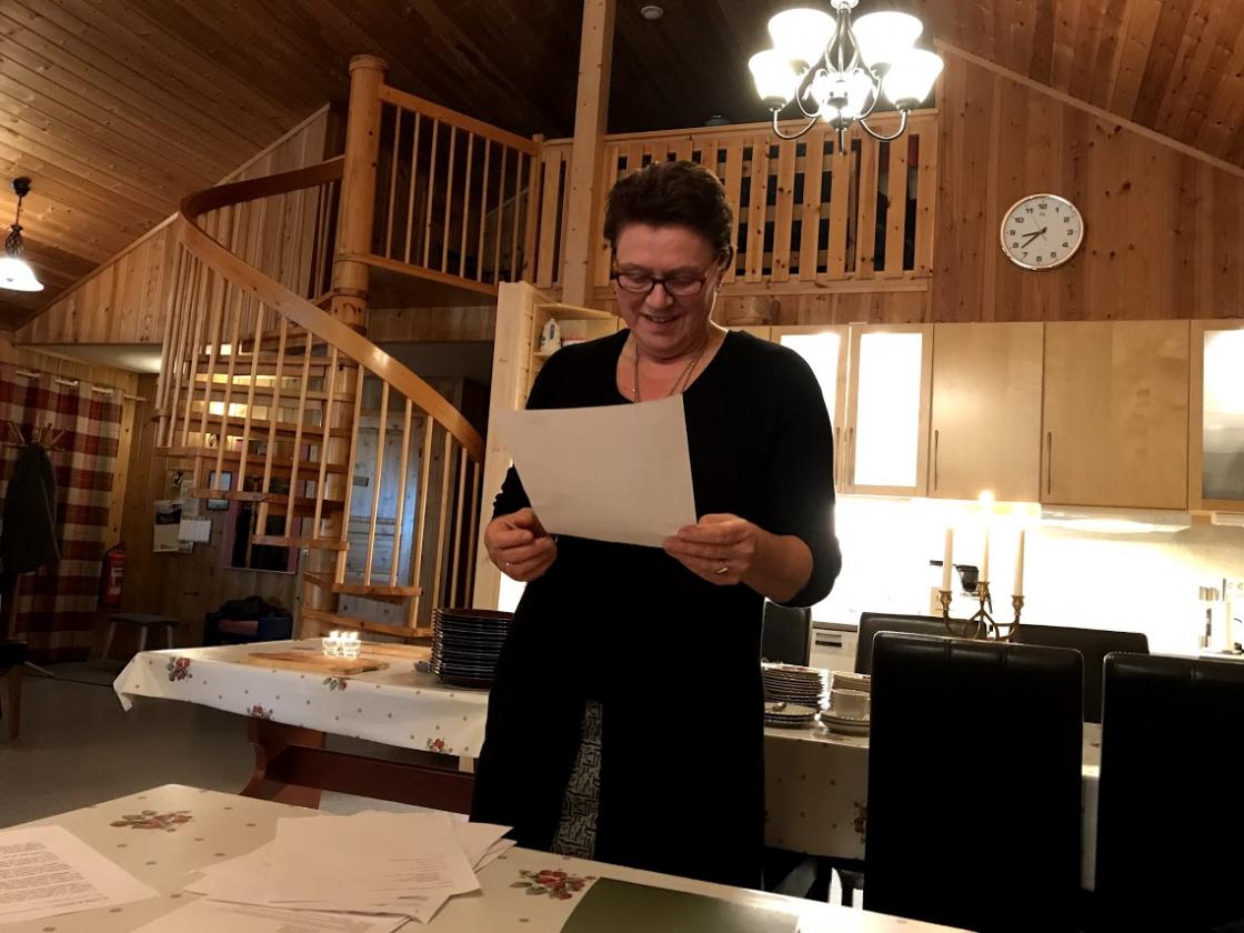 Leiaren vår, Mette Marie Døving, ynskjer velkomen.