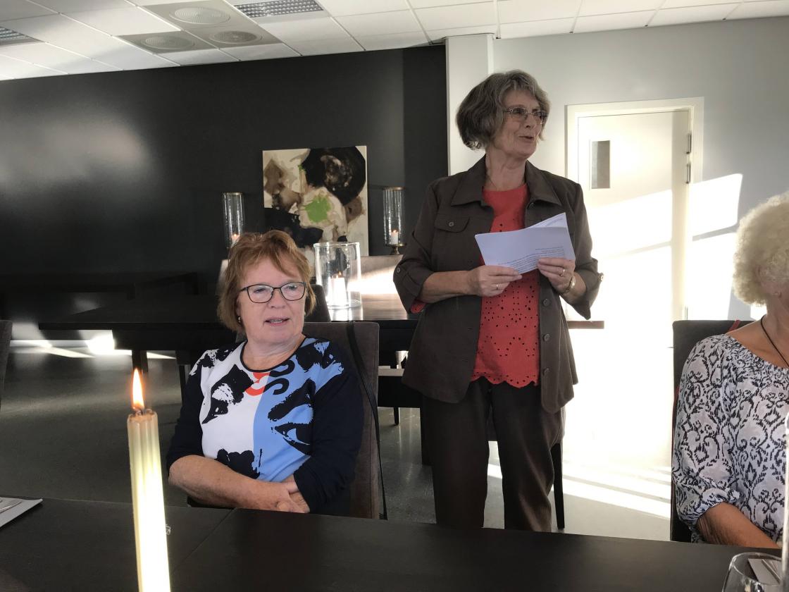 Petra ynskjer velkomen. - Takk til Petra og Gerd for ein triveleg tur.