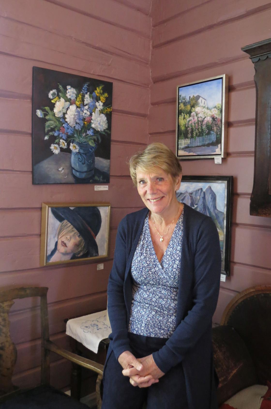 Og i Reidvinstua hang Turid Sælids flotte malerier