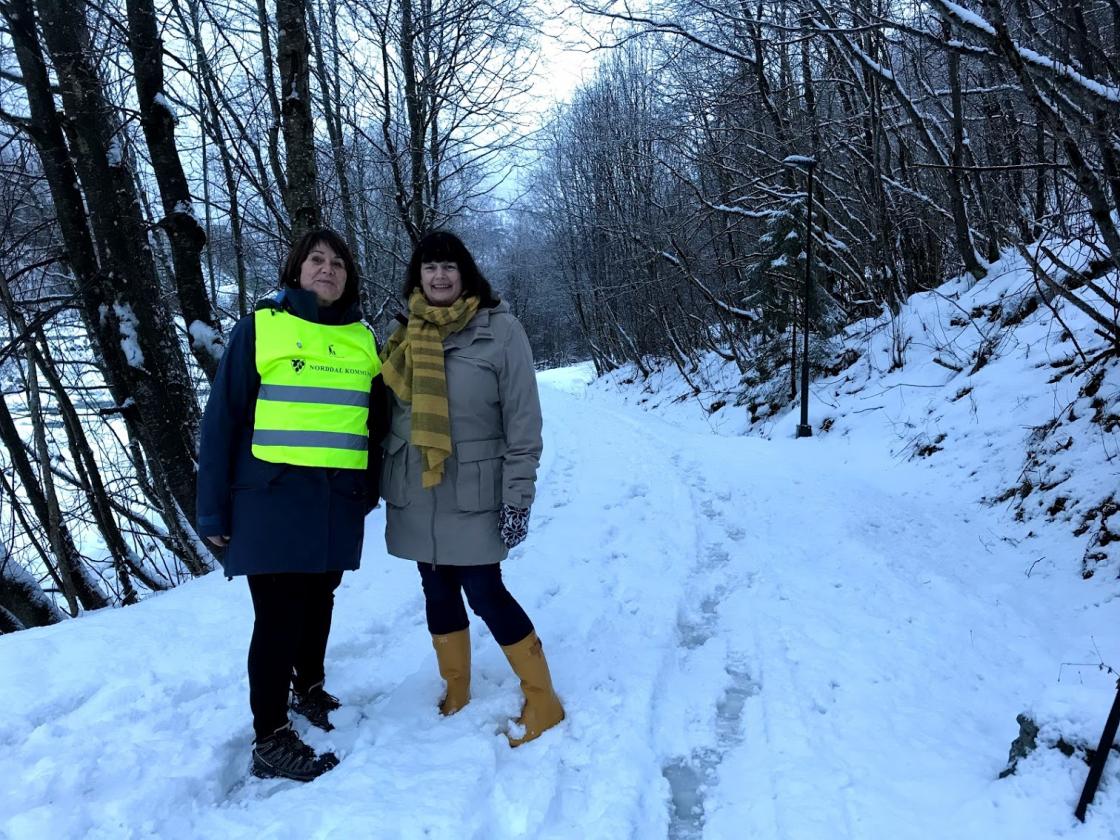 To blide damer på Bedringens veg!