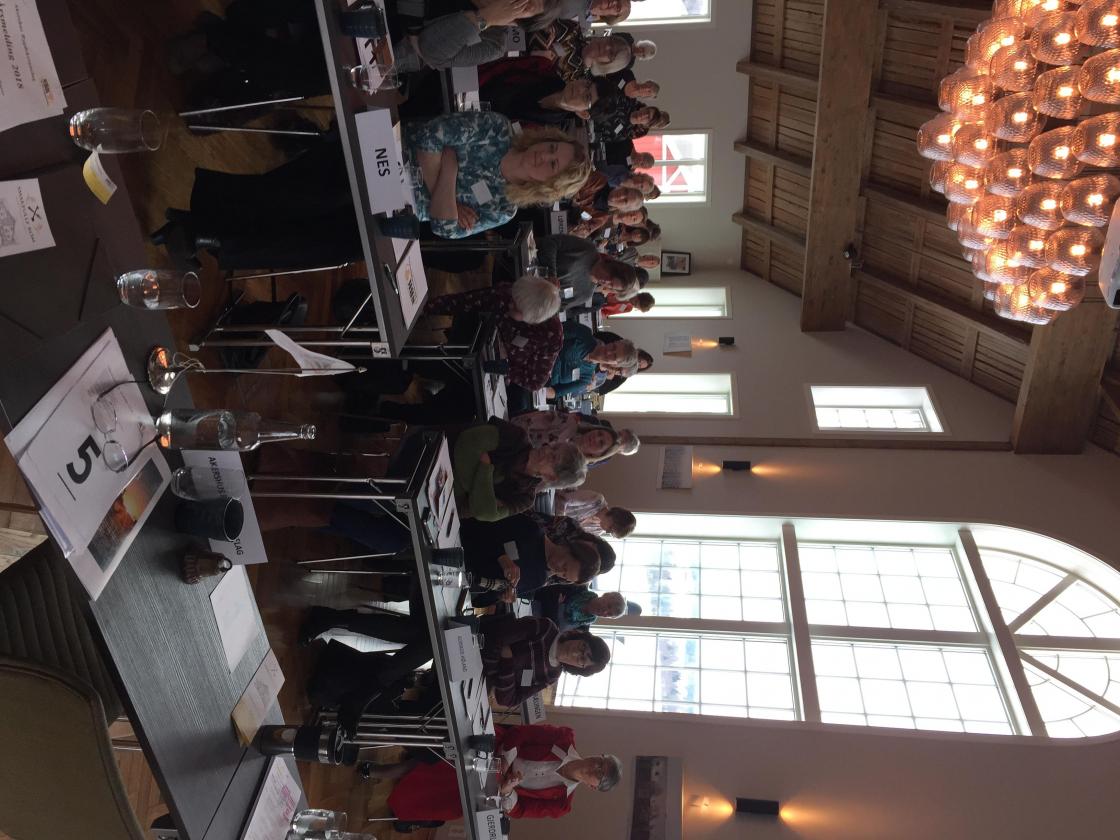 Delegater underveis i møtet.