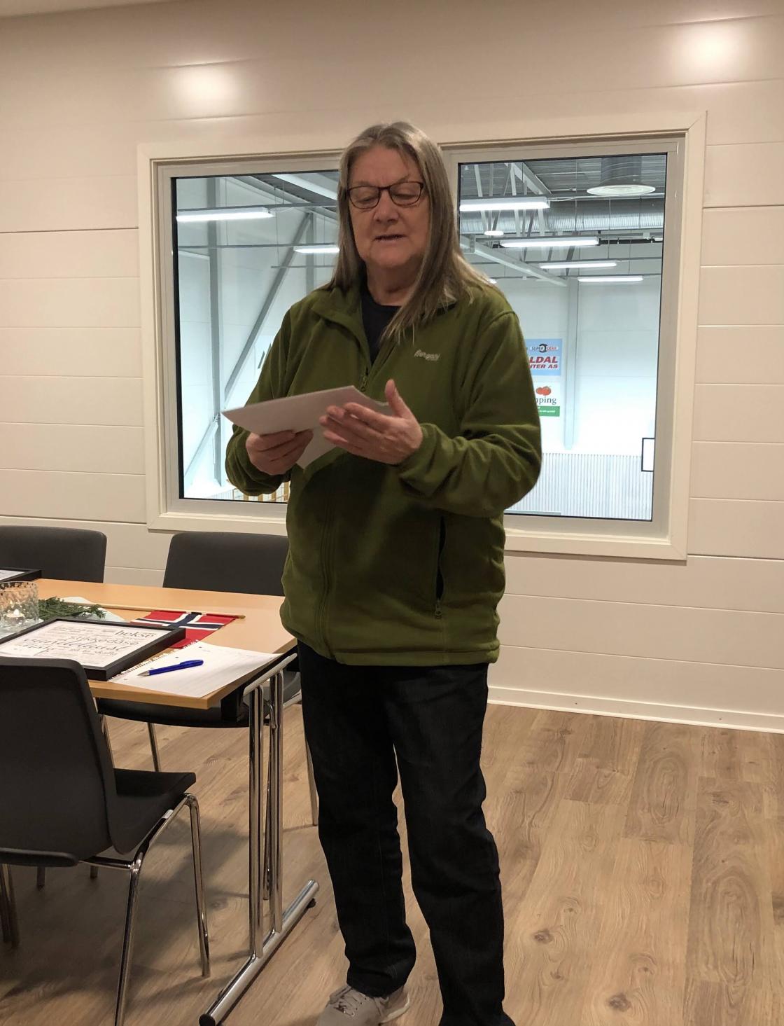 Randi Flø las frå gamle protokollar.