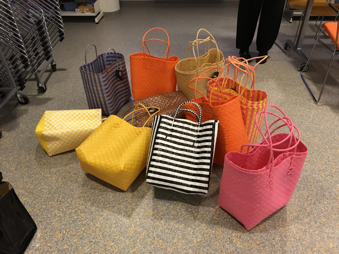 Lifebag - laga av kvinner i Kenya. Heile kjøpesummen går til kvinnene der.