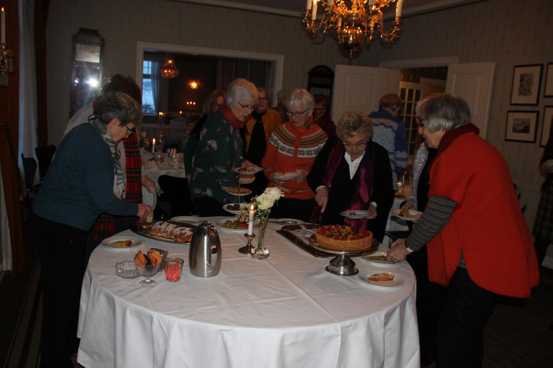 Kaffe og nydelige kaker i Direktørboligen
