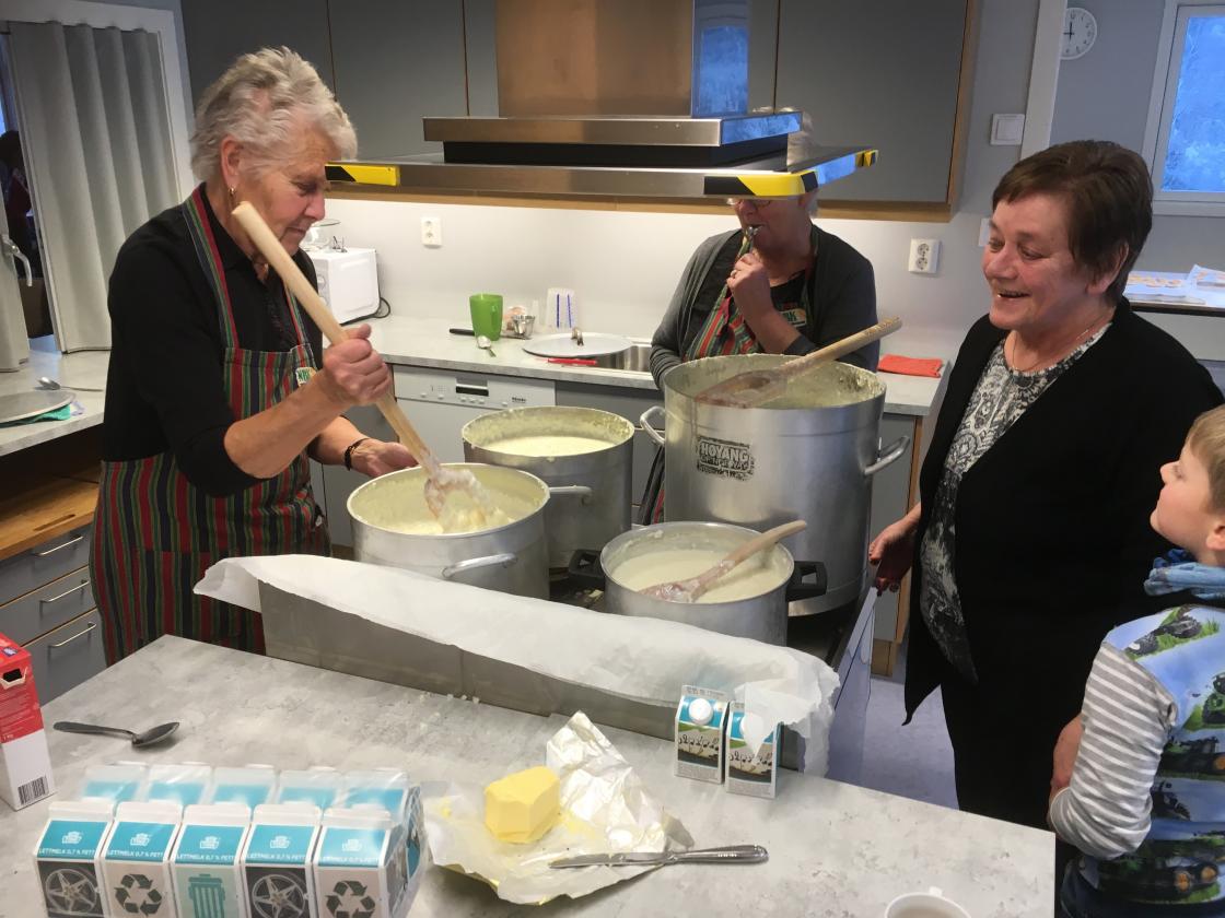 Risengrynsgrautkoking til 140 pers på skolens juleverksted