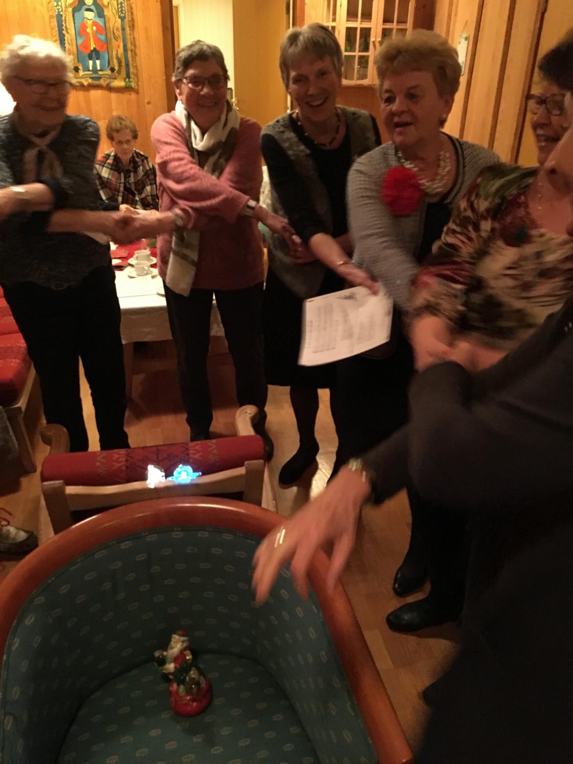 Så rekker jeg deg da med glede min hånd.....