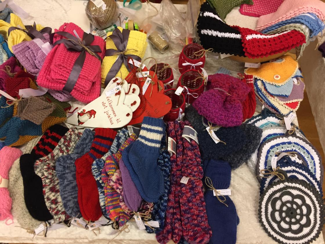 Håndarbeidsprodukter laget av medlemmene