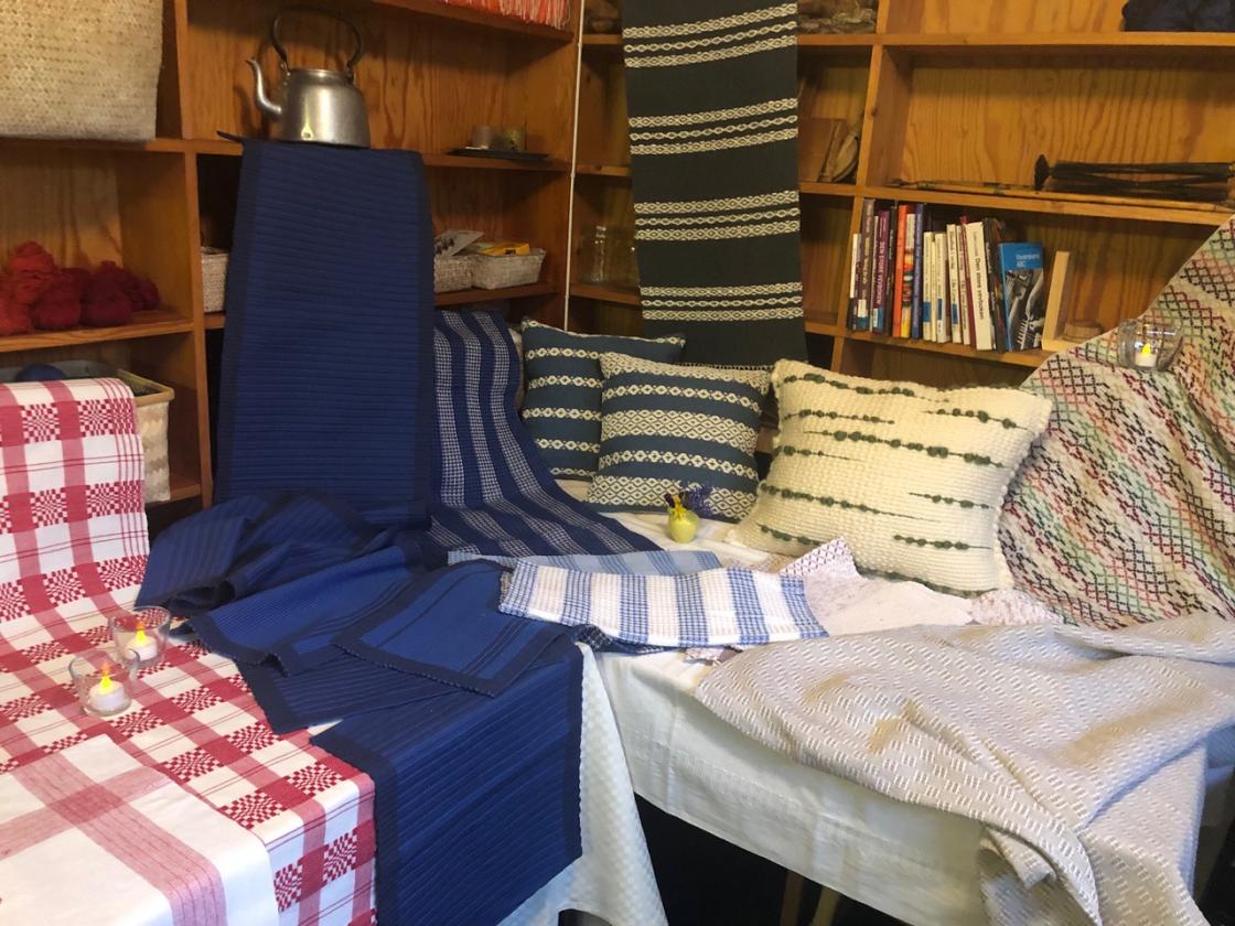 En fin vevutstilling var laget i vevstuas lokaler