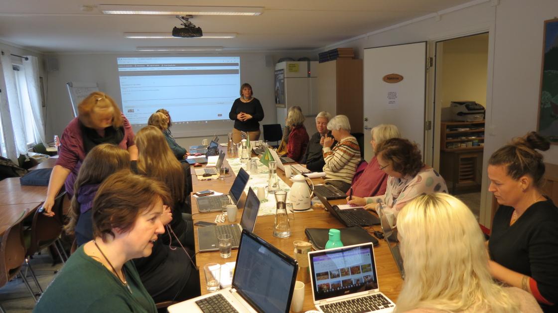 Interesserte webansvarlige bygdekvinner fra Vestfold