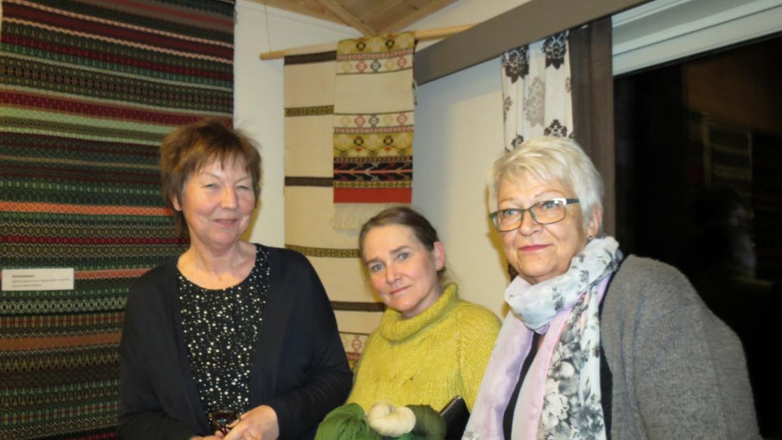 Sidsel Gran Haga, Benthe Håland og Randi Traet foren Vestfoldløperen