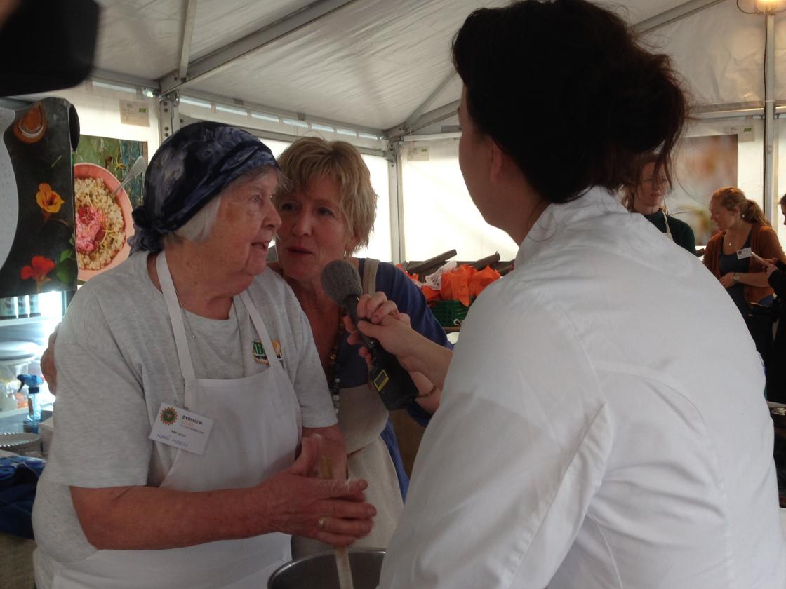 Kari Moen frå Morgedal Bygdekvinnelag fortel om sitt bidrag.