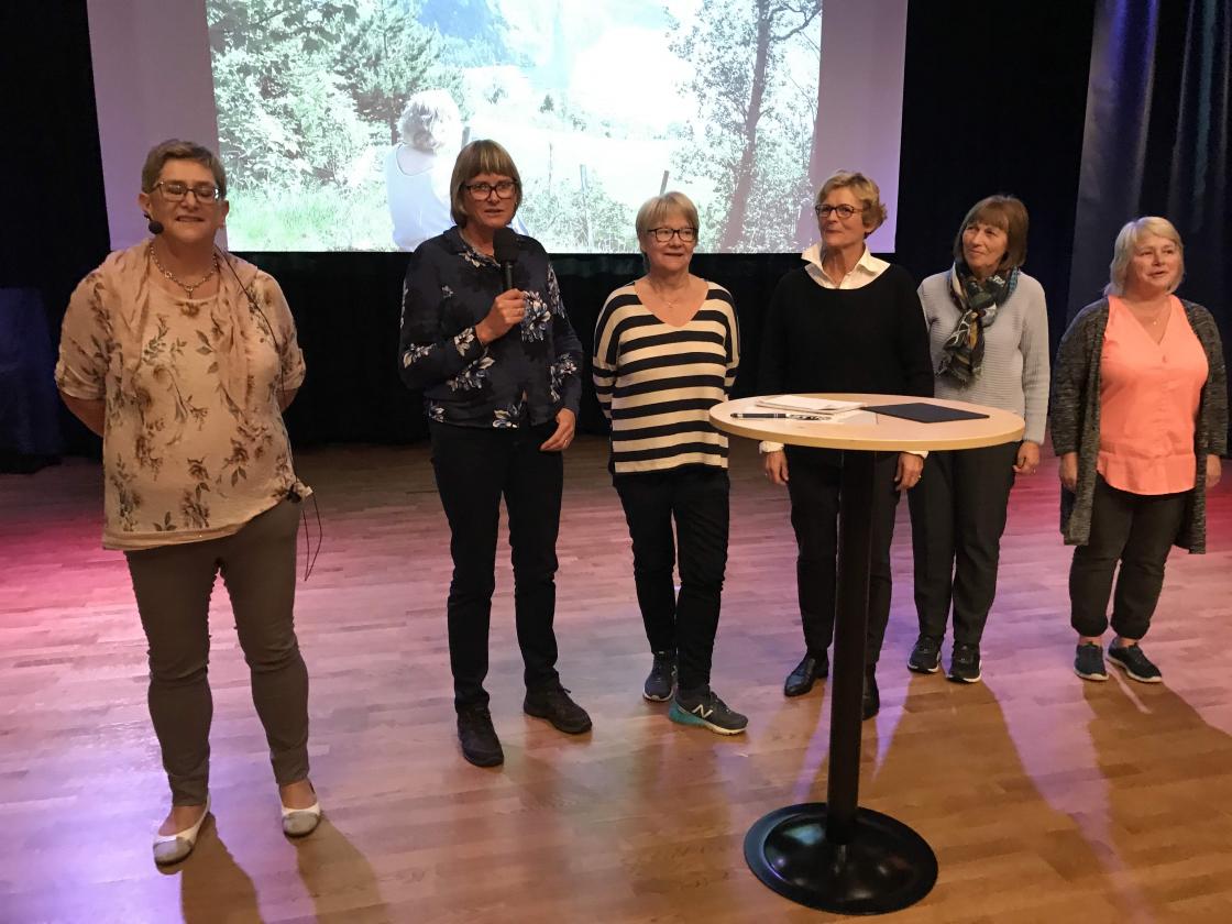 Monika Frisvold Vågan, leiar i fylkeslaget,  og resten av styret.