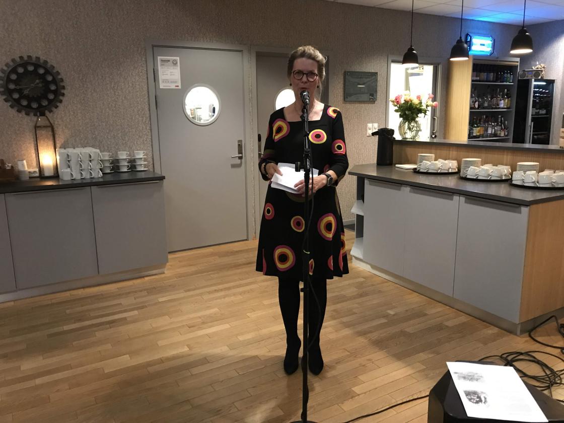 Eva Hilde Lingaas var morosam kåsør, fekk til og med selt nokre bøker !