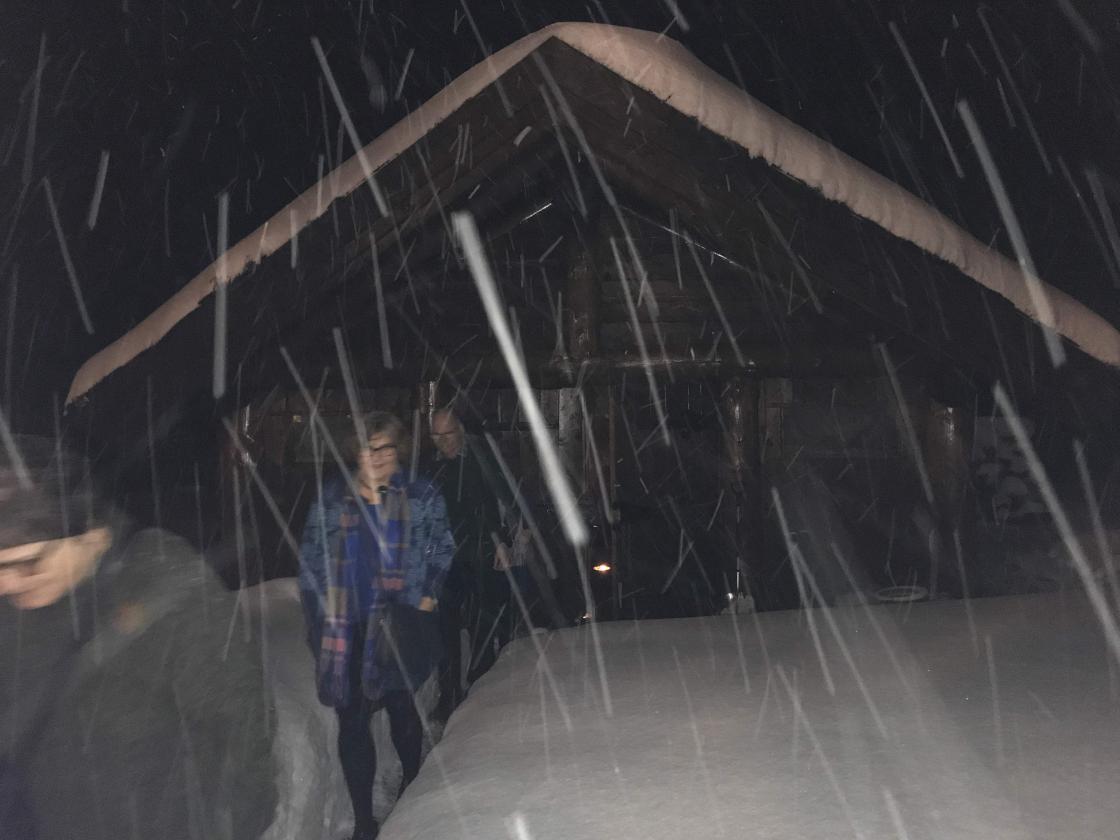 Endeleg snø!!  - Vikinghuset i bakgrunnen.