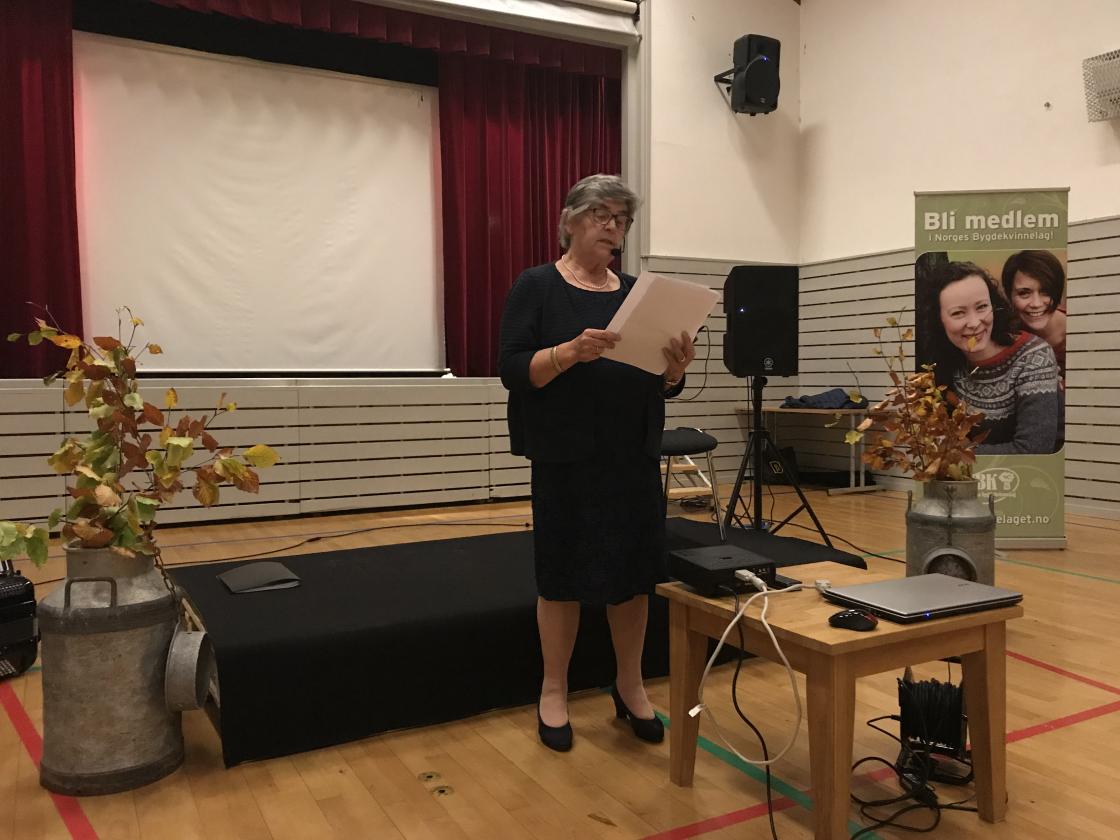 Anne Lise Meisingset fortalte om lagets aktiviteter i gamle dager