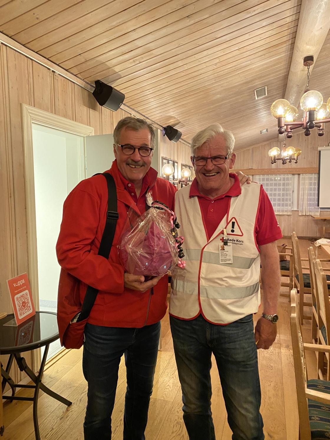 Røde kors ved Jan Nordengen og Einar B. Sundet