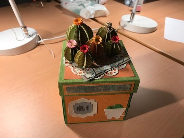 Dekorasjon på ei eske !