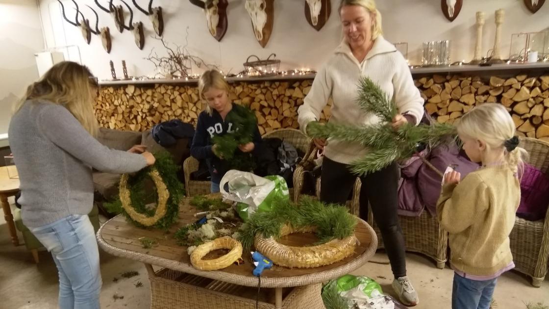 Store og små jobbet ivrig