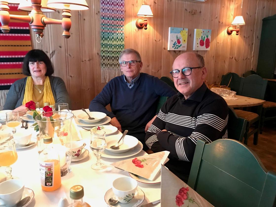 Arne Ruset kåserte om frivillige lag i Fjørå.