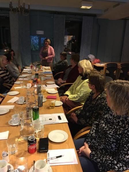 Aud Bergheim leda oss igjennom Jubileumsmiddagen.