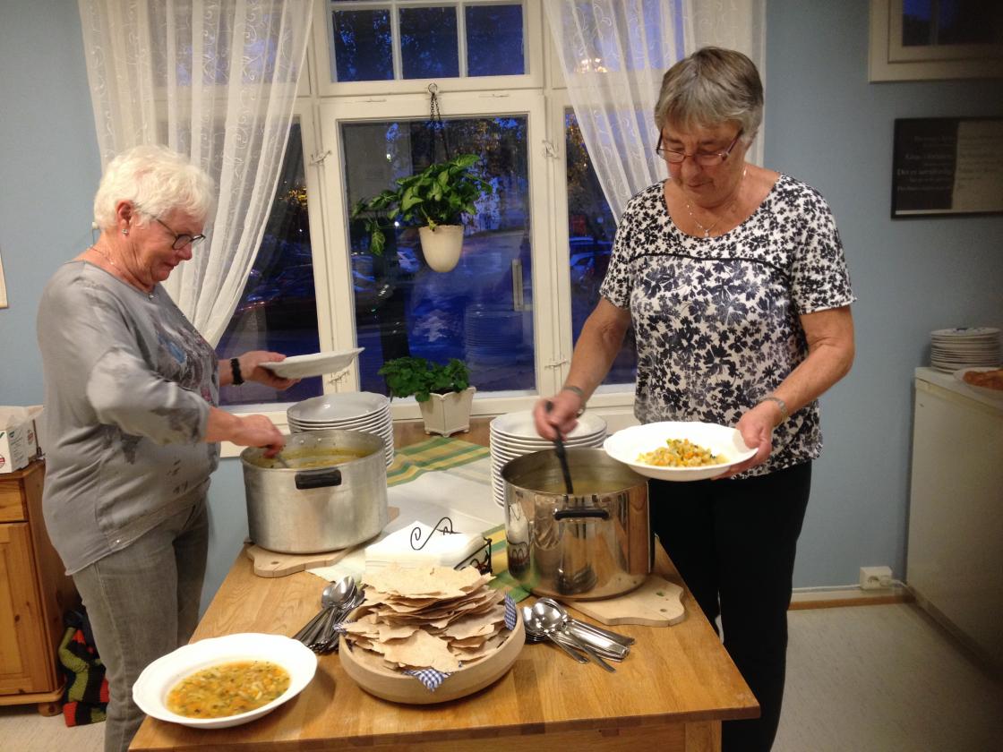 Kari og Sissel serverte nydelig grønnsaksuppe