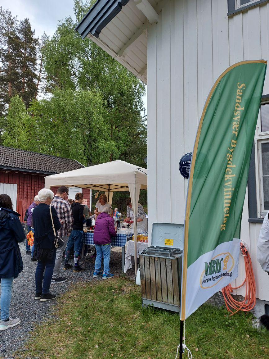 Kunder i kafeteriakø