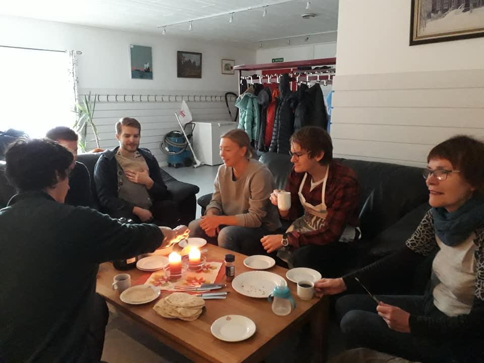 Uten mat og drikke duger lefsebakerene ikke! Foto: Ingunn Talgø