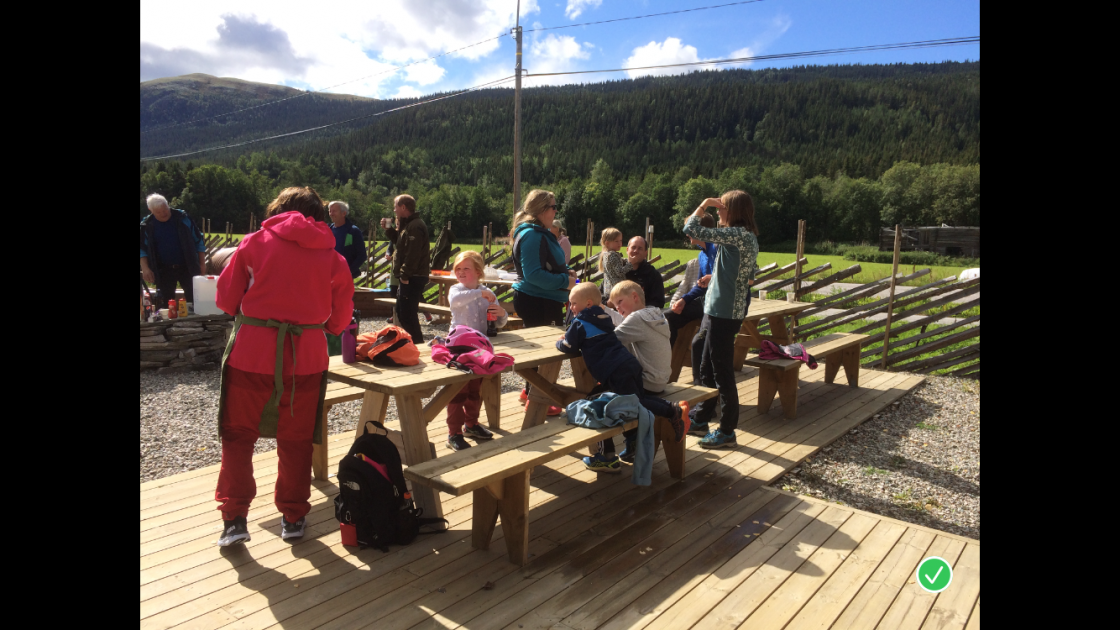 Barn og foreldre koser seg