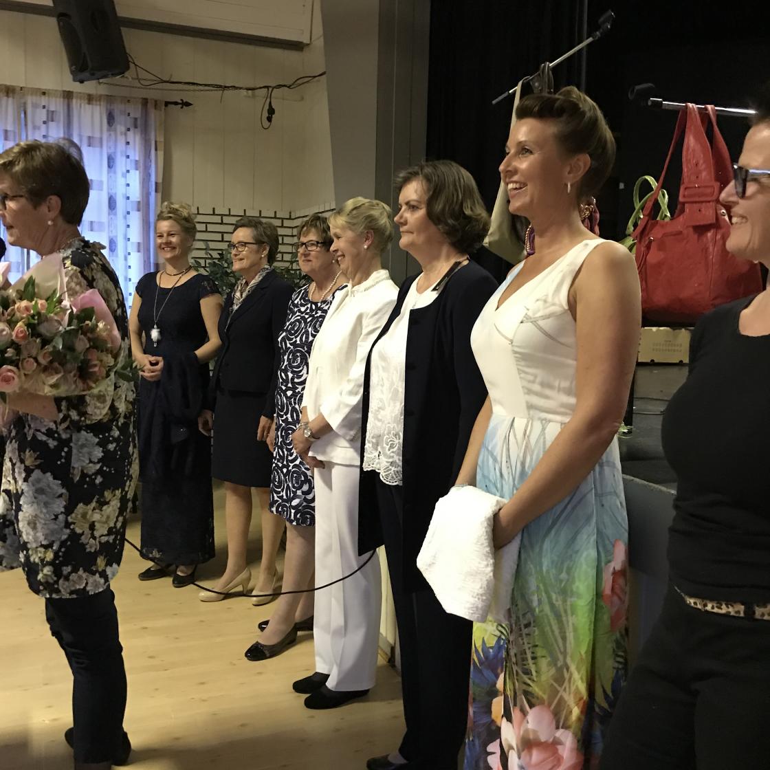 - også til de flotte mannekengene