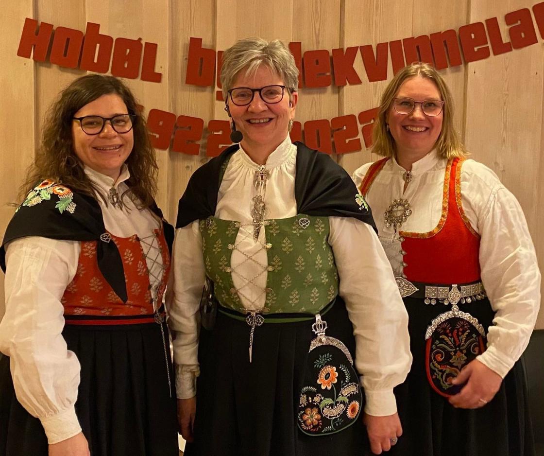 Nadja Stumberg leder i Østfold Bygdekvinnelag, Marit Hoff Lund leder i Ytre Hobøl Bygdekvinnelag og Marit Green Tymczuk styremedlem i Norges Bygdekvinnelag