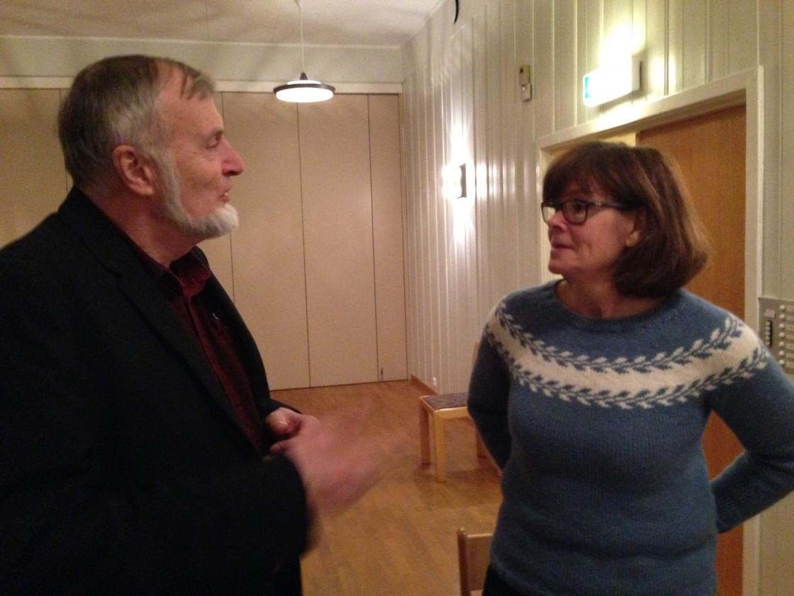 Foredragsholder Nils Skaarer og leder av Ytre Hobøl bygdekvinnelag Anne Eva Bjerke. Foto: Marit Hoff Lund