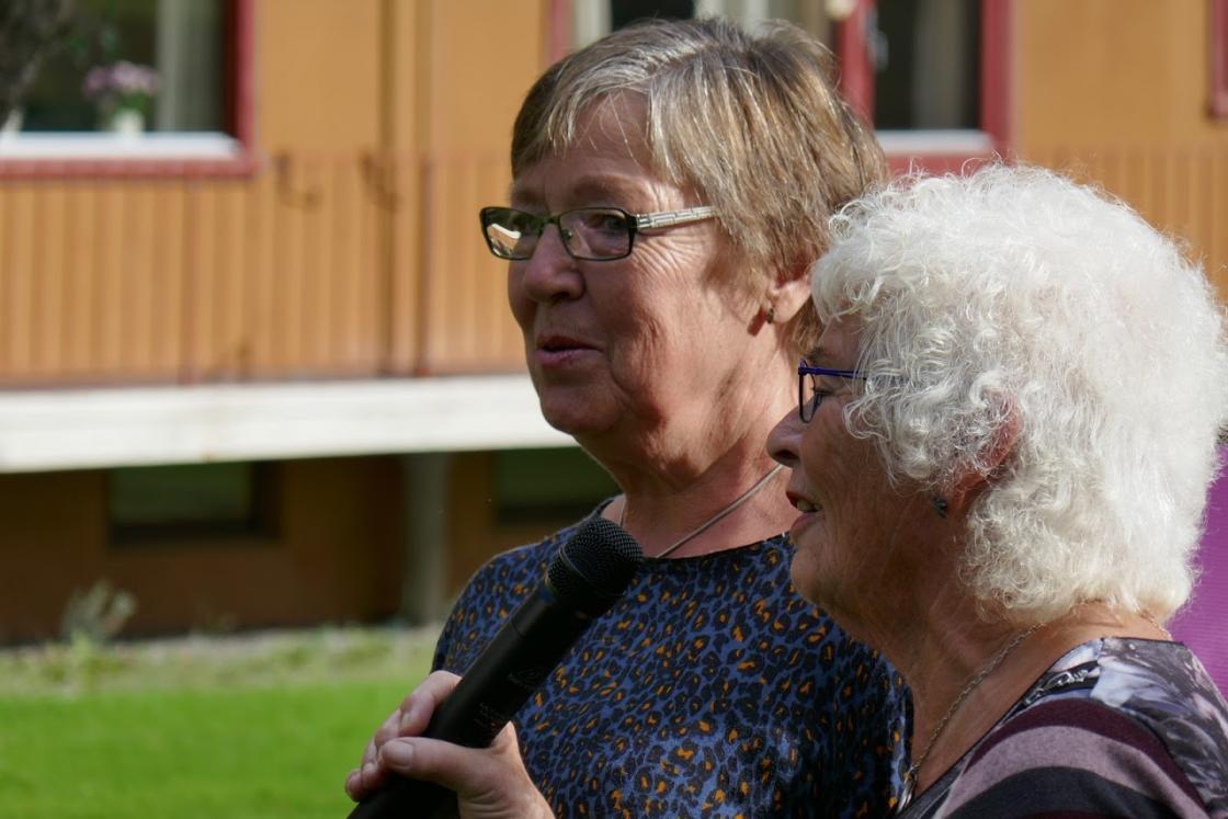 Allsongen vart leia av Astrid, - ho er sjef for Syng med oss.