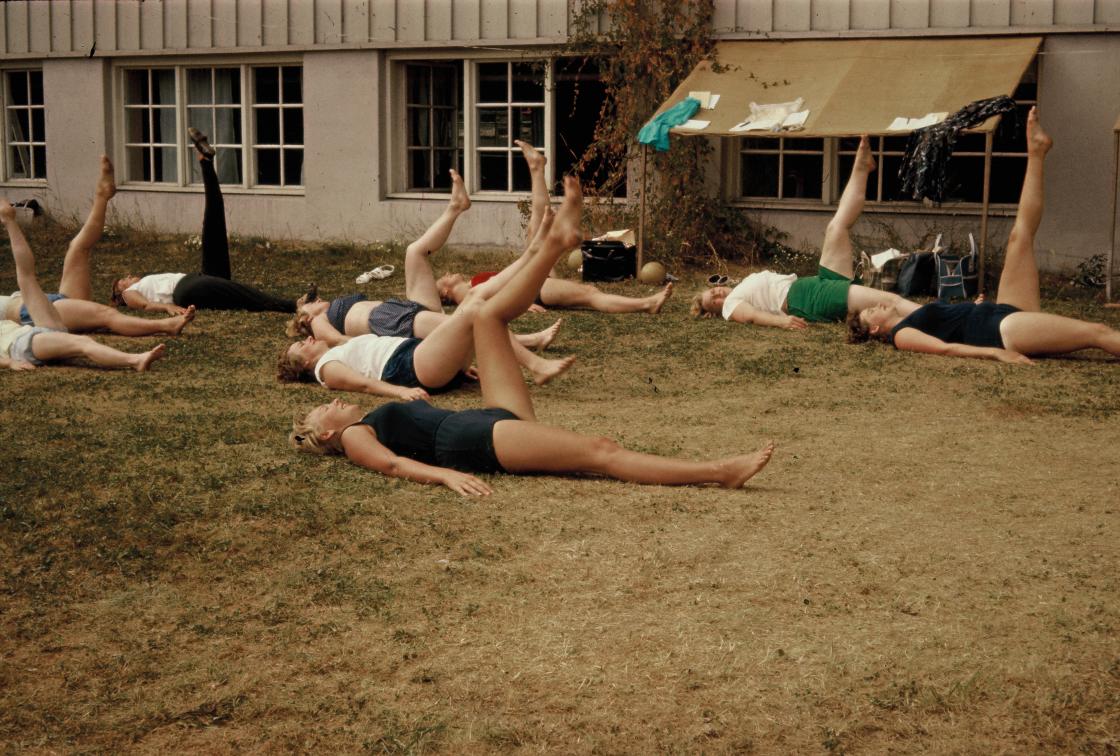 Det kan hende at de spreke damene ga noen tilskuere stive nakker.