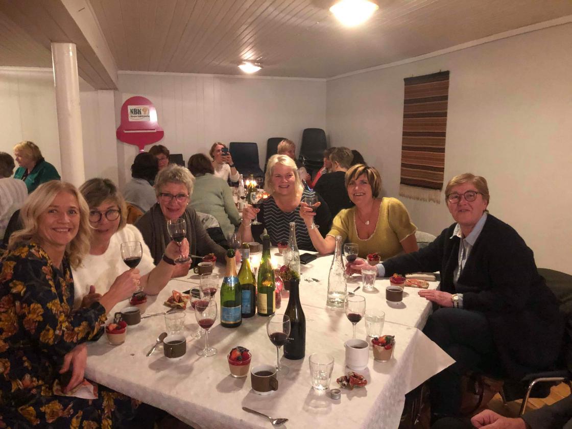 God stemning rundt bordet   foto: Liv Spilde