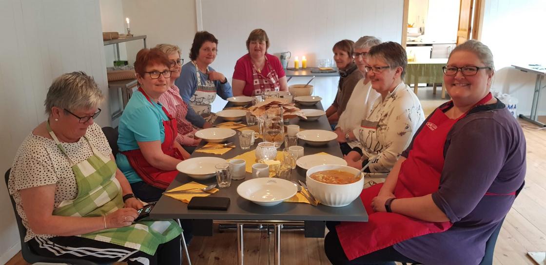 Varm lunsj til kursdeltakarane  foto: Liv Spilde