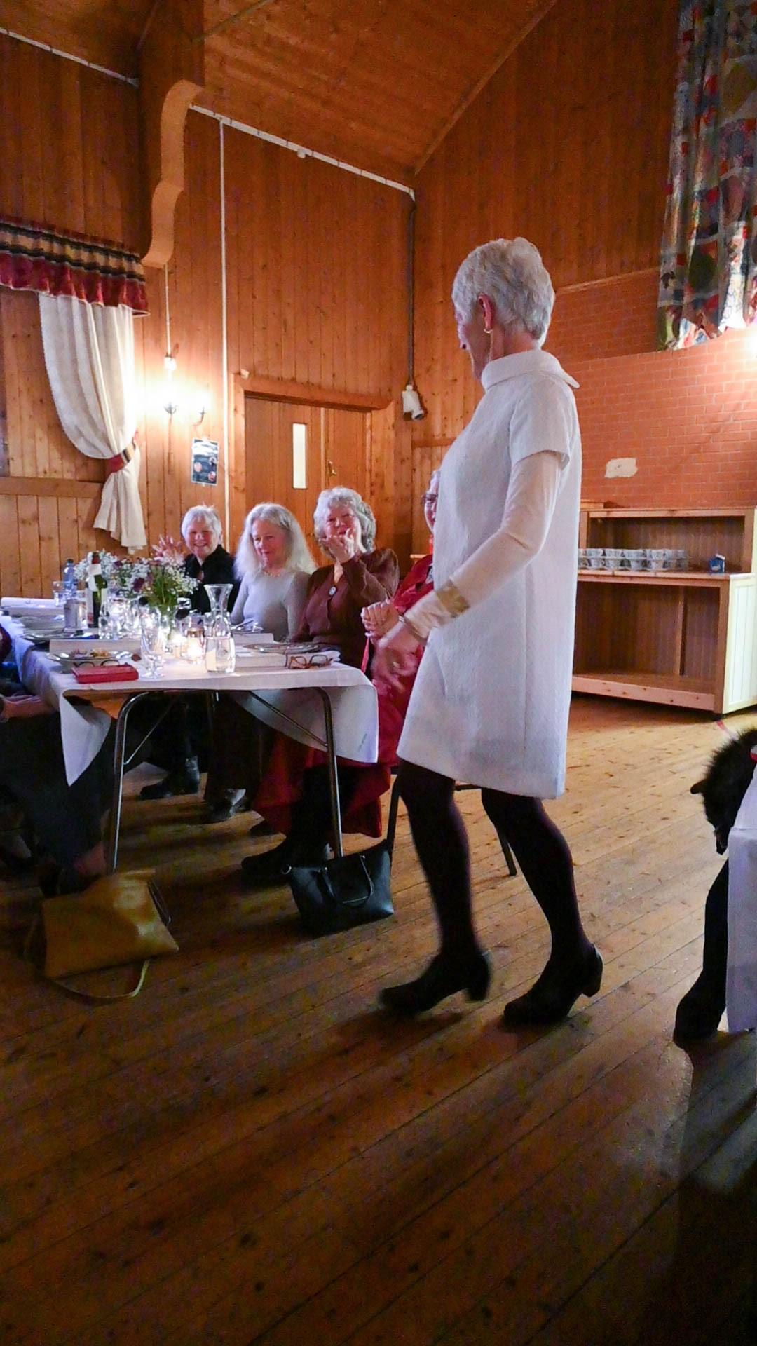 Iført egen konfirmasjonskjole