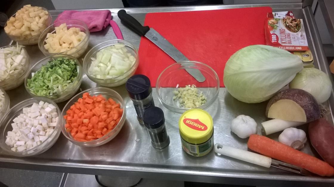 Ingredienser til grønnsaksuppe