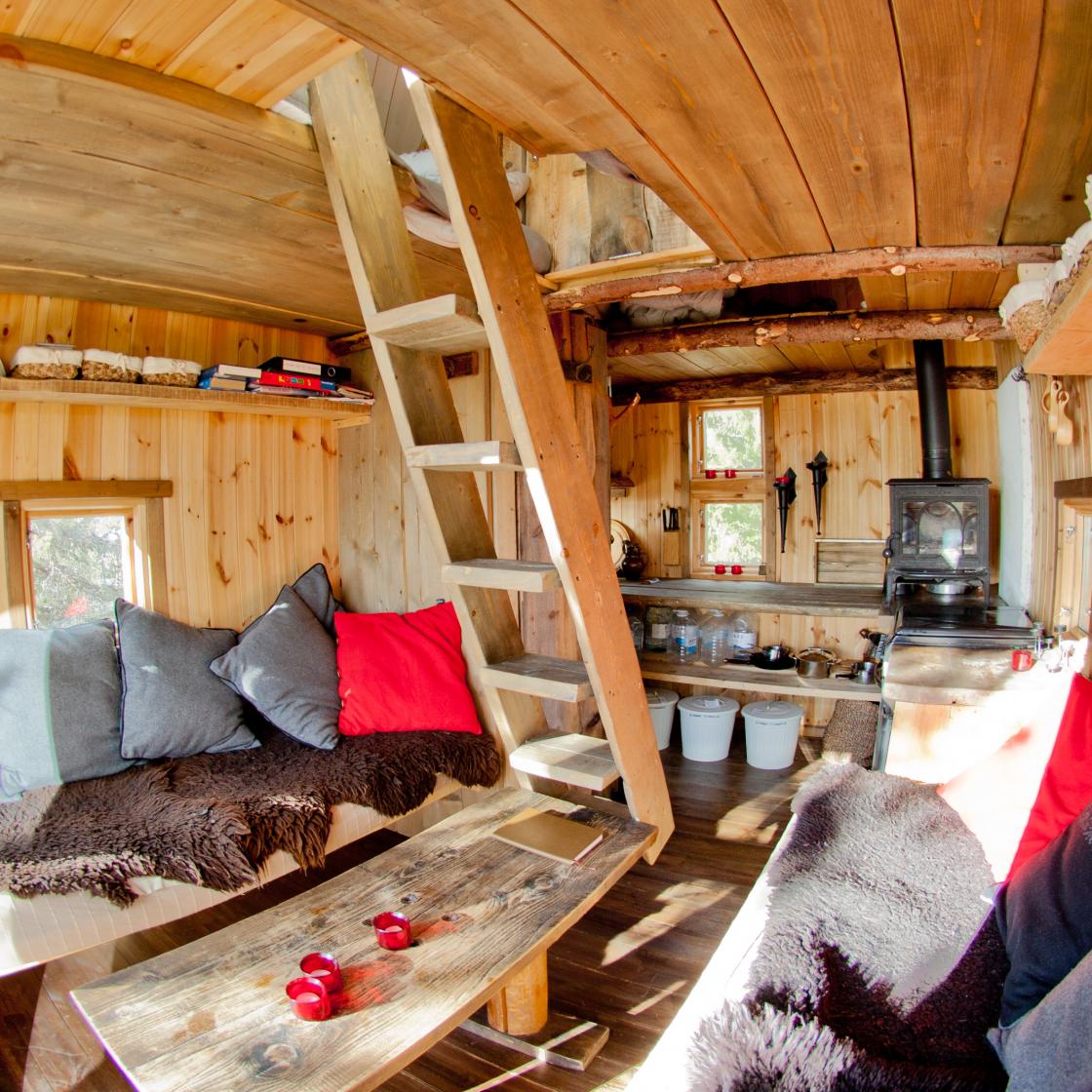Hyttene har alt du trenger. Foto: tretopphytter.no