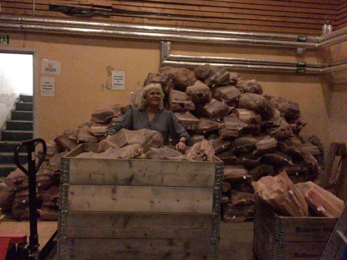 Vedproduksjon i sekker og kasser