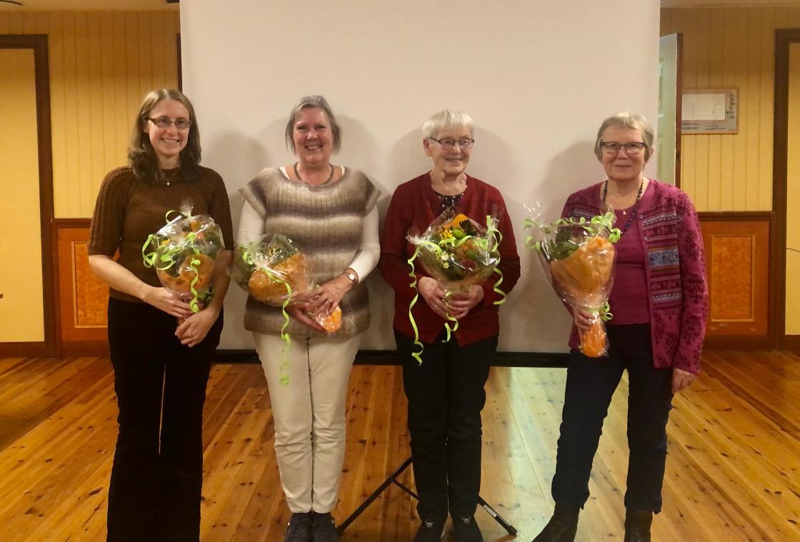 Vevkonene vart takka for 37 år innsats for jolemessa, foto Anja Svingen