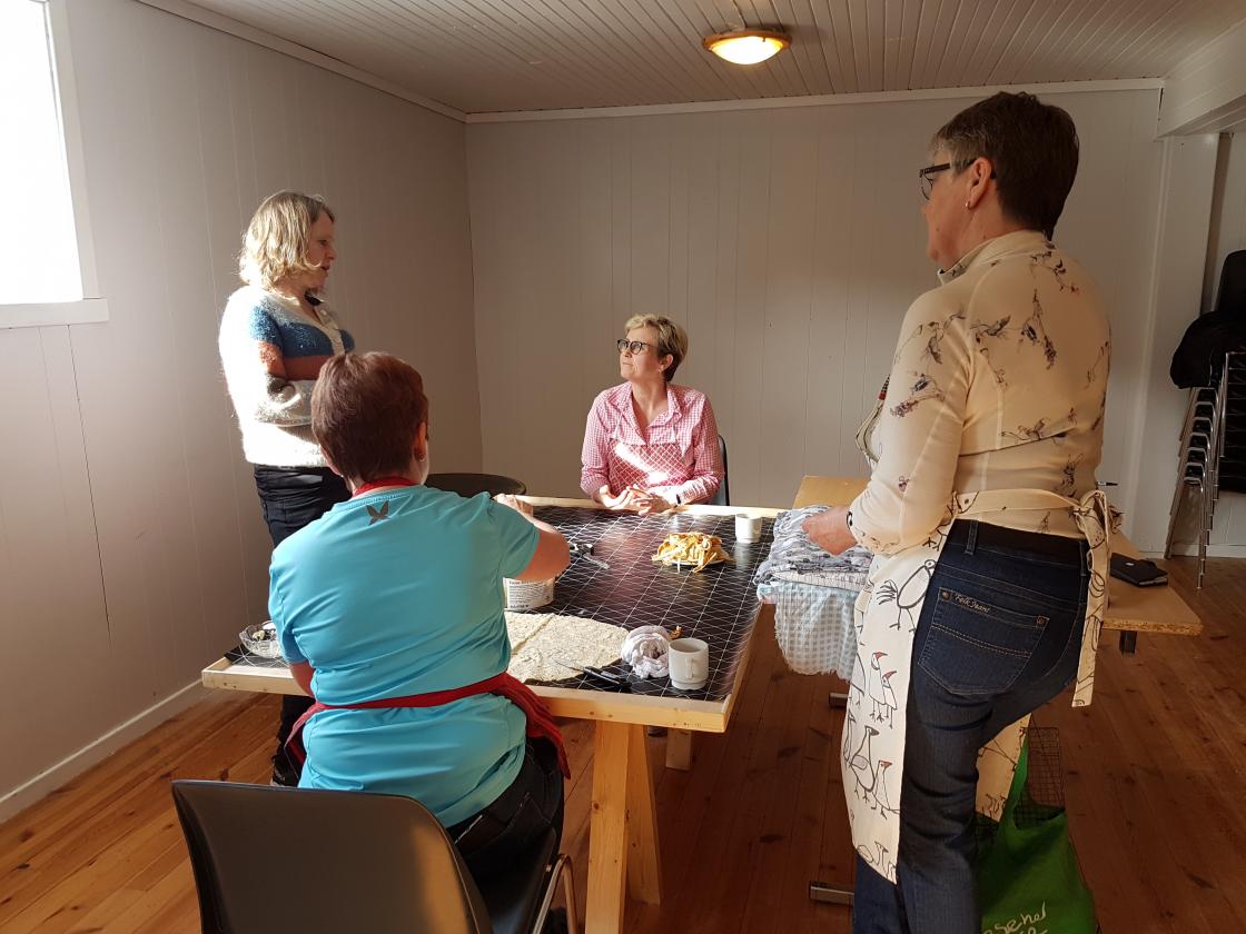 Utveksling av bakeerfaring på Vossakling-kurset  foto: Aud-Marit Netteland