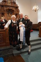 Bunad er et tradisjonelt festplagg i barnedåp. Foto: Rita Sirirud Vatnehol.