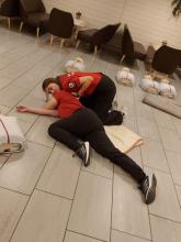 Person lagt i stabilt sideleie. Foto: AK